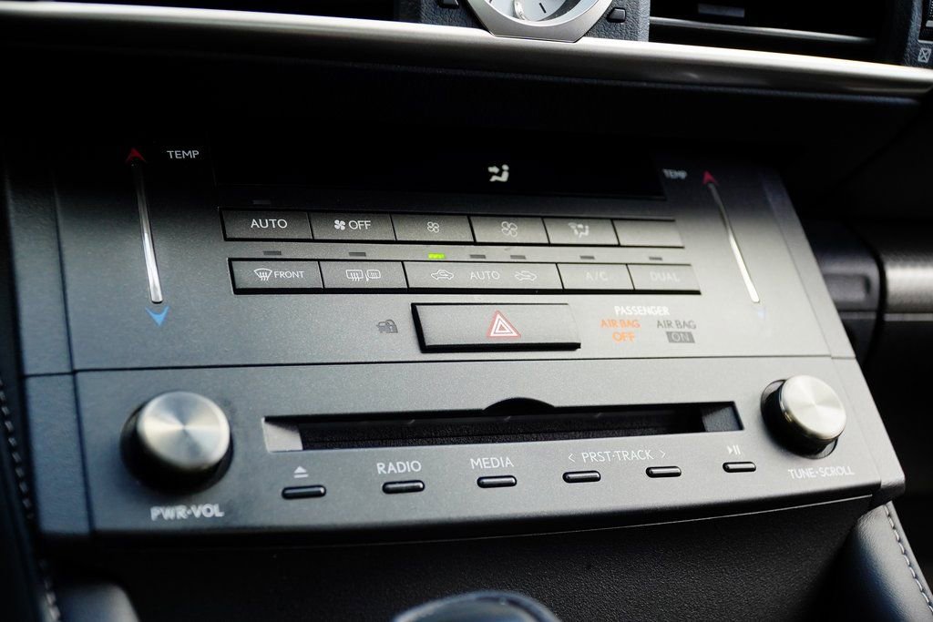 Used 2017 Lexus RC 200t image 19