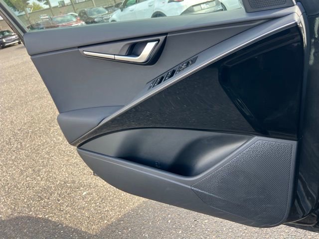 Certified 2025 Kia Niro EX image 17