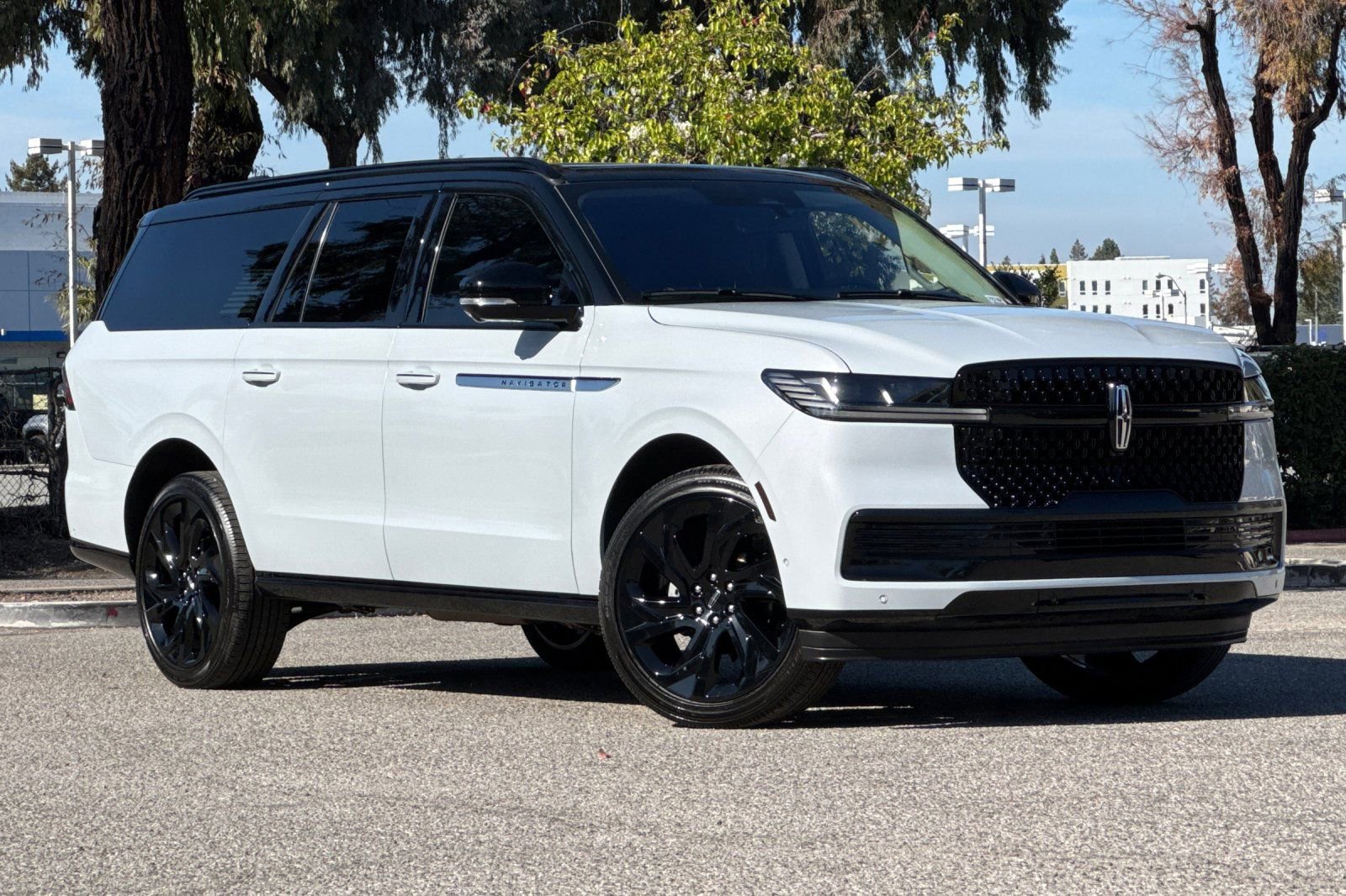 Certified 2025 Lincoln Navigator L Reserve image 2