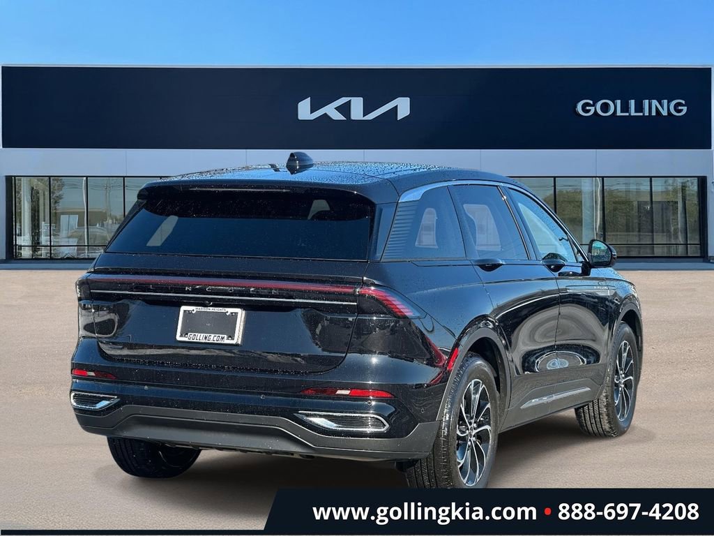 Used 2024 Lincoln Nautilus Premier image 3