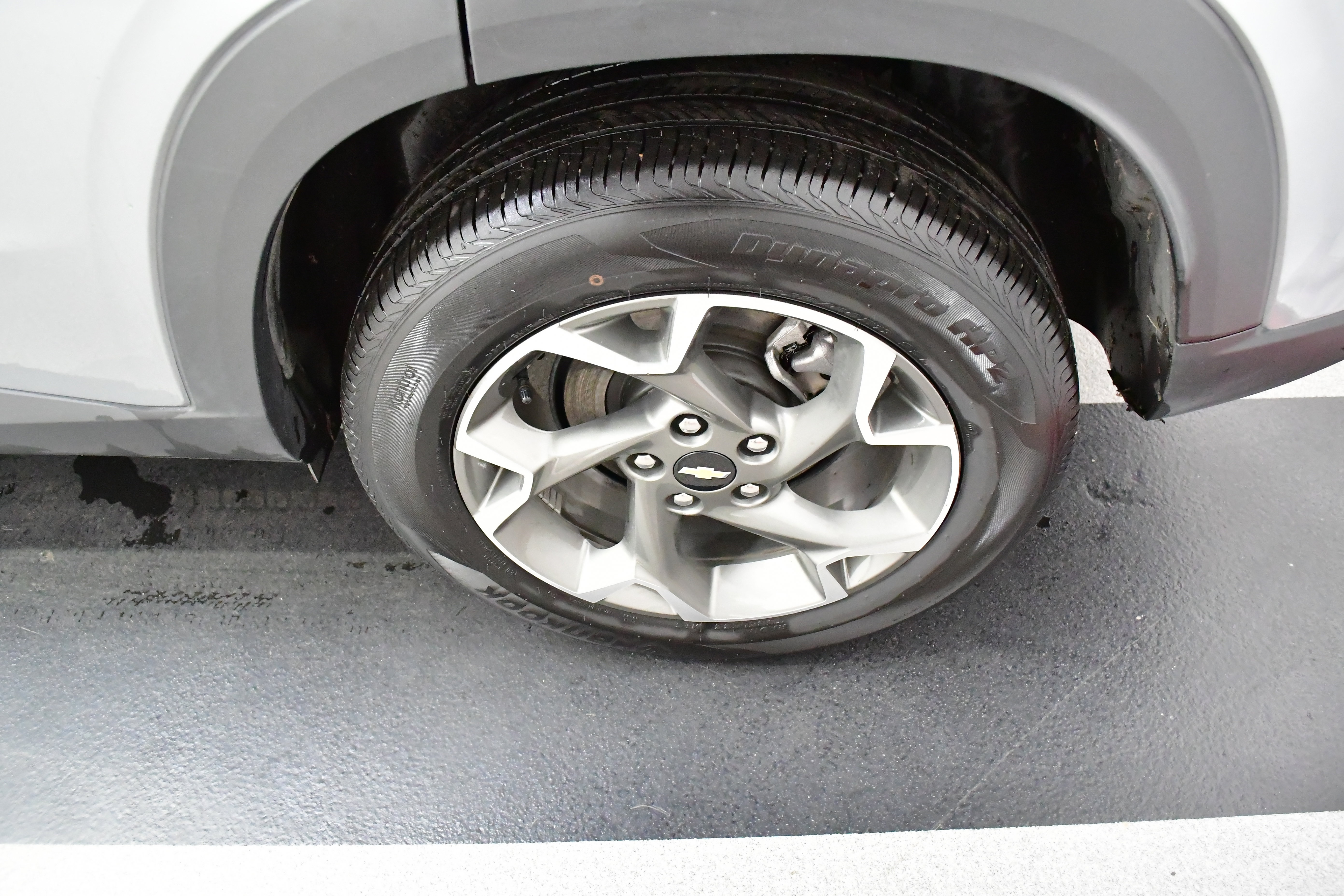 Used 2025 Chevrolet Trax LT w/ LT Convenience Package FWD image 4
