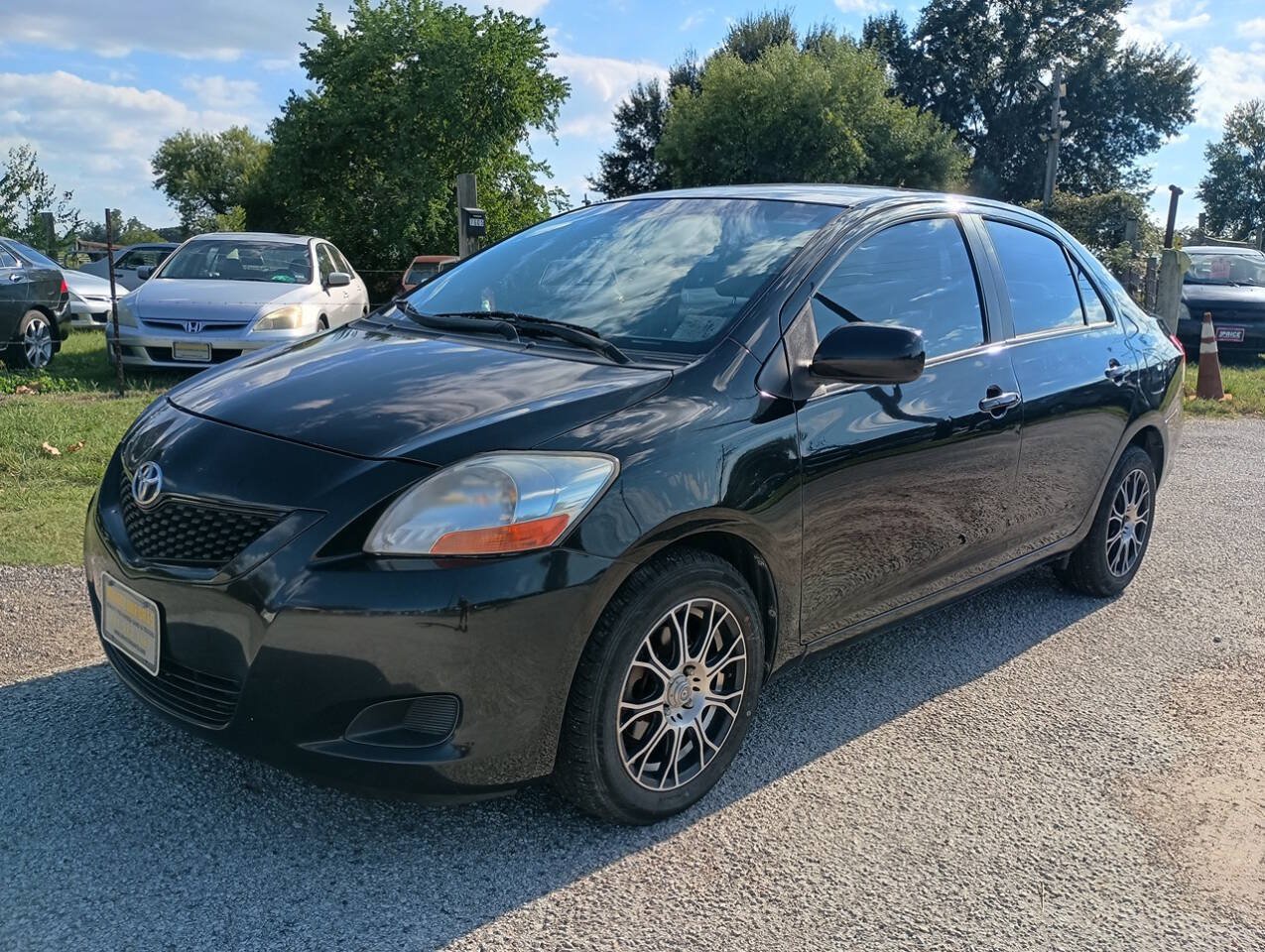 Used 2009 Toyota Yaris Sedan FWD image 2