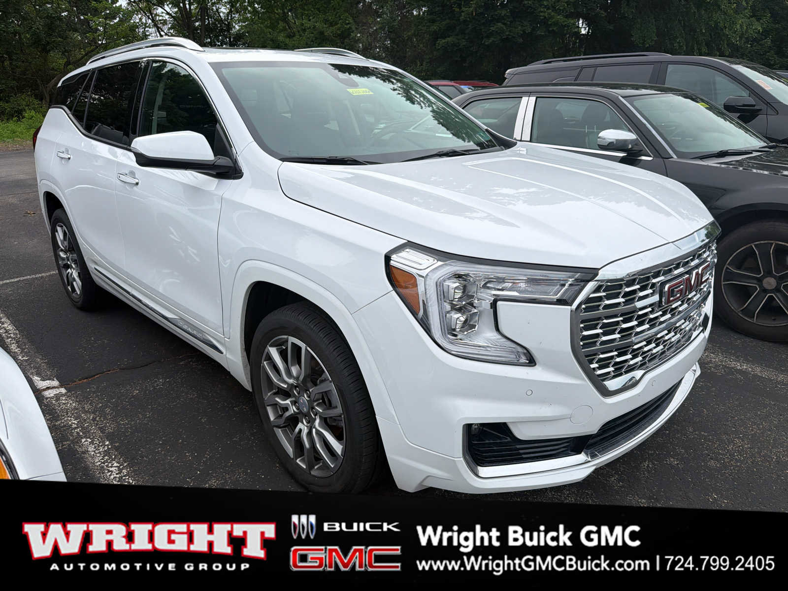 Used 2023 GMC Terrain Denali AWD/4WD image 1