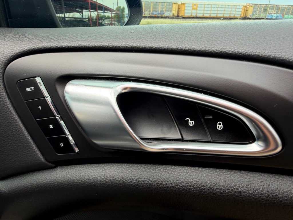 Used 2014 Porsche Cayenne S AWD/4WD image 36