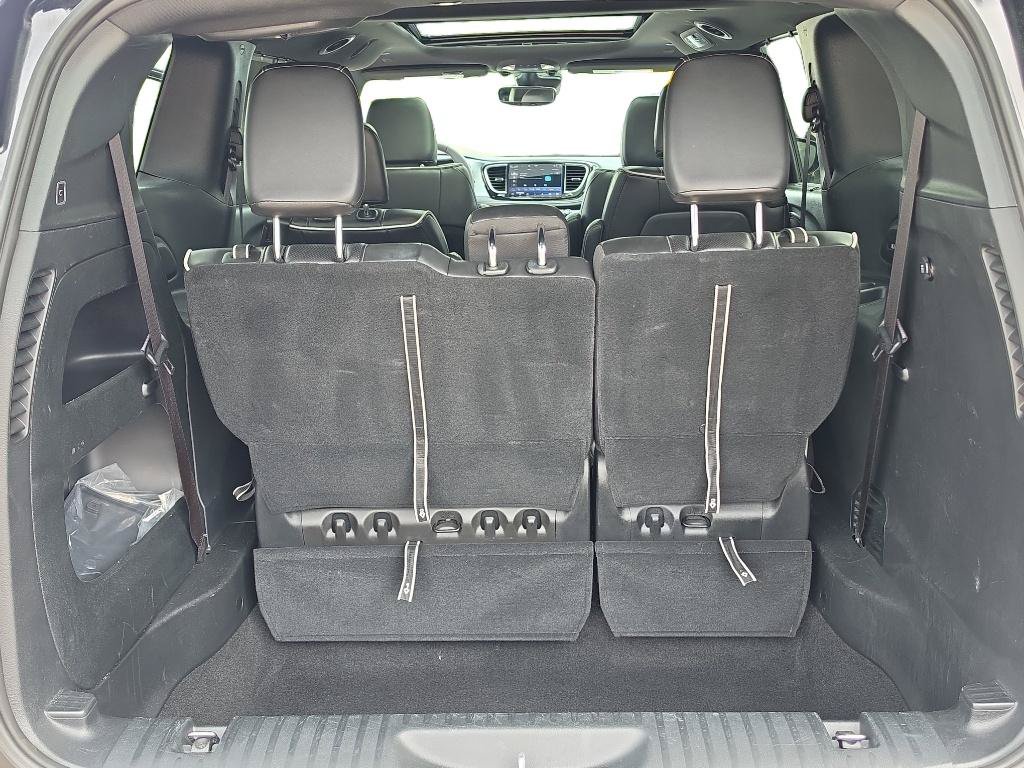 Used 2025 Chrysler Pacifica Limited FWD image 21