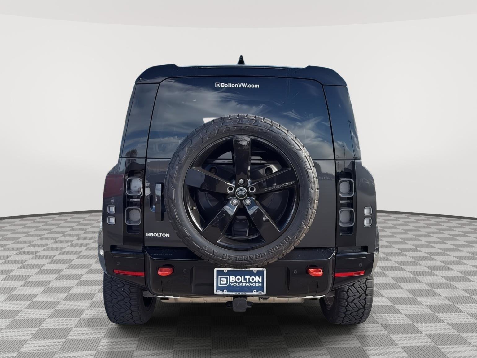 Used 2025 Land Rover Defender 110 X image 4