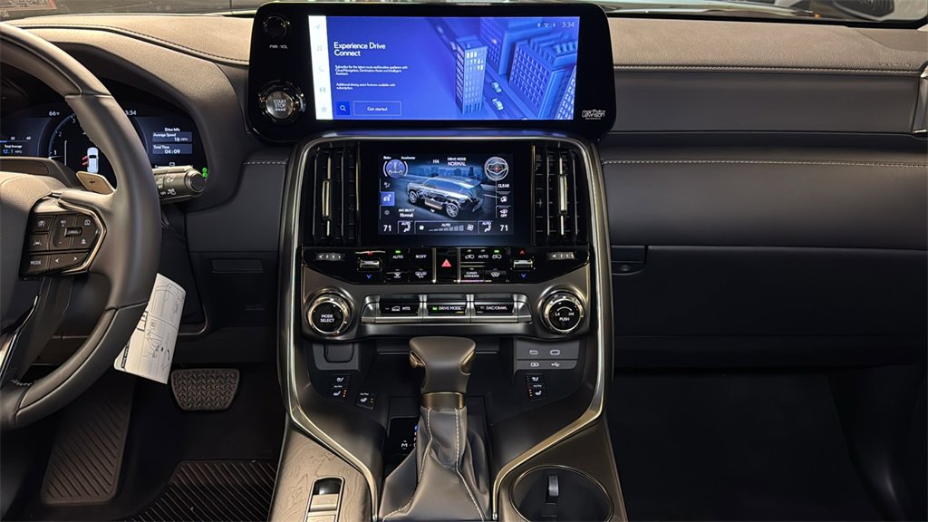 New 2025 Lexus LX 600 4WD w/ Luxury Package image 15