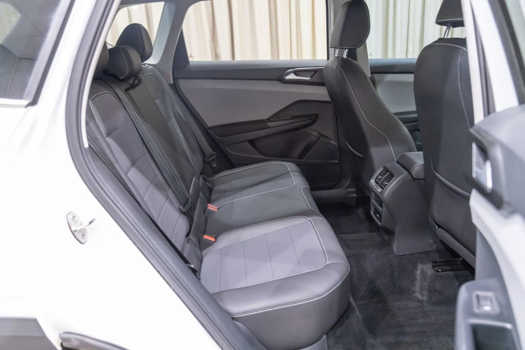 Used 2023 Volkswagen Taos SE image 13