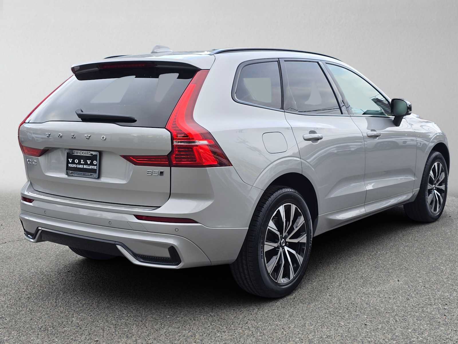 Certified 2024 Volvo XC60 B5 Core w/ Protection Package Premier AWD/4WD image 3