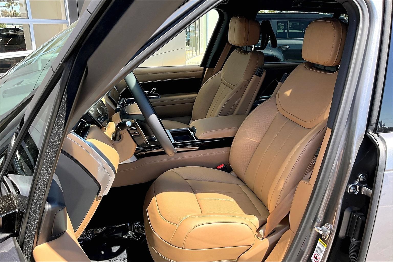 New 2026 Land Rover Range Rover Long Wheelbase SE AWD/4WD image 9