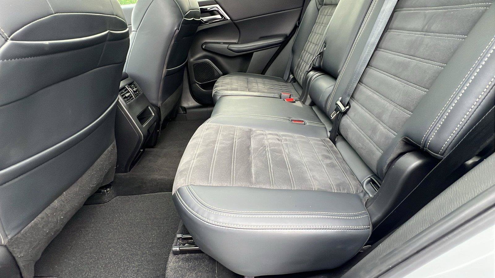 Used 2024 Mitsubishi Outlander SE AWD/4WD image 18