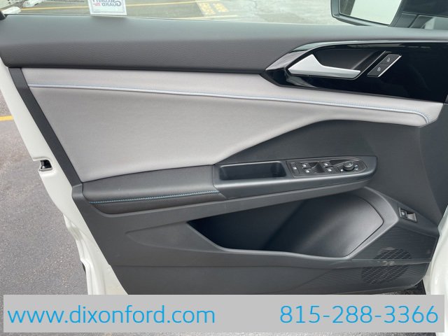 New 2024 Volkswagen Taos SE image 23