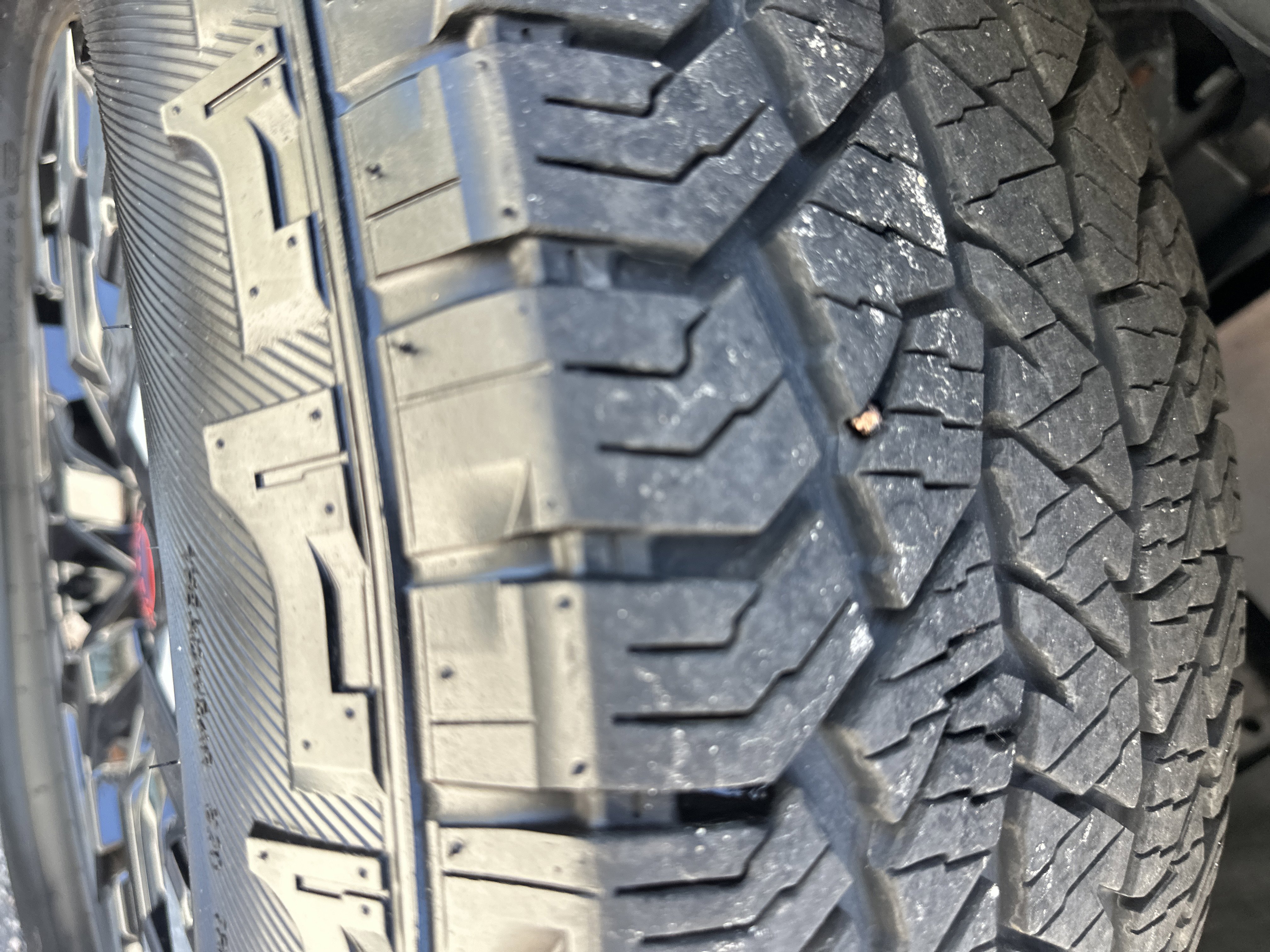 Used 2024 Nissan Frontier PRO-4X w/ Off-Road Protection Package AWD/4WD image 8