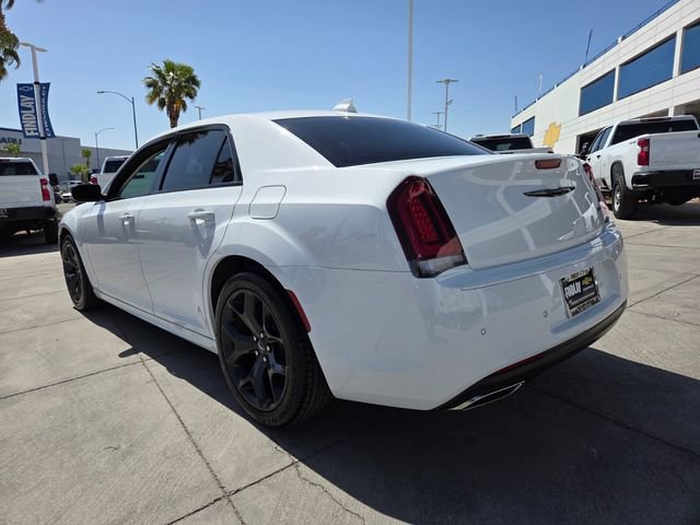 Used 2022 Chrysler 300 Touring L RWD image 4