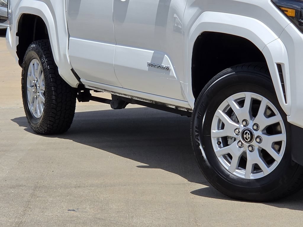 Used 2025 Toyota Tacoma SR5 AWD/4WD image 11