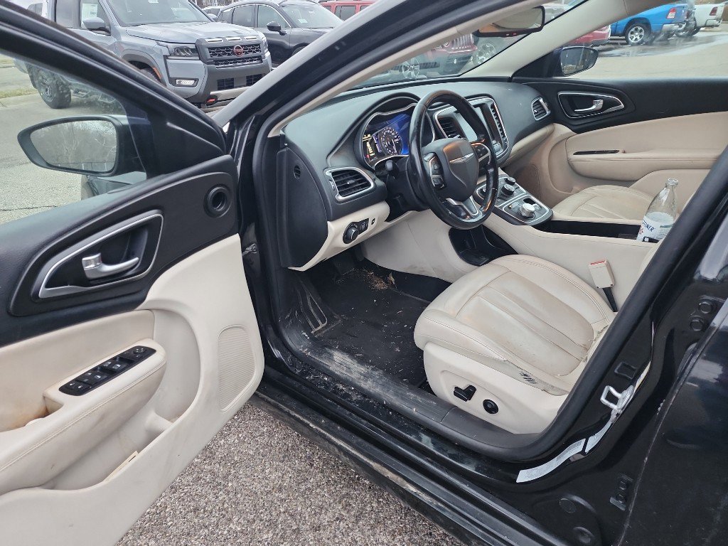 Used 2016 Chrysler 200 Limited Platinum w/ Comfort & Convenience Group image 10