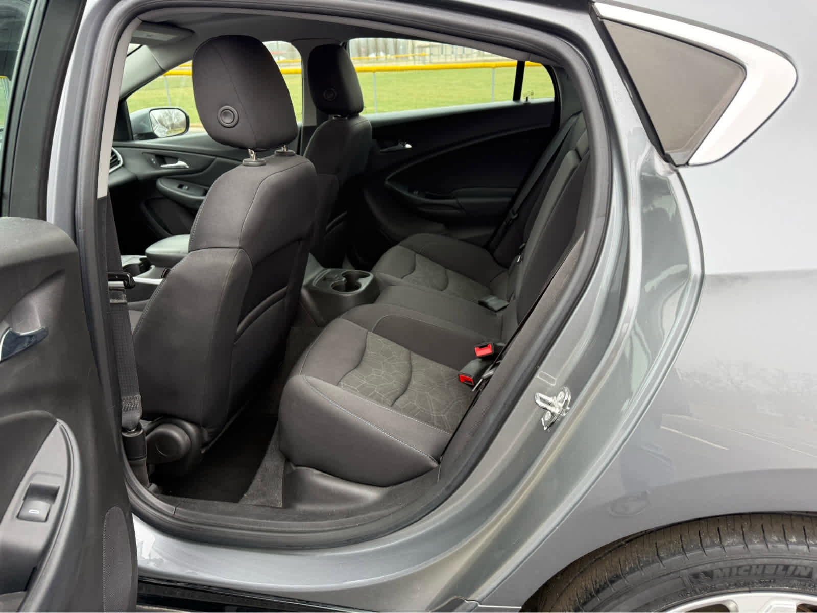 Used 2018 Chevrolet Volt LT w/ Comfort Package image 11