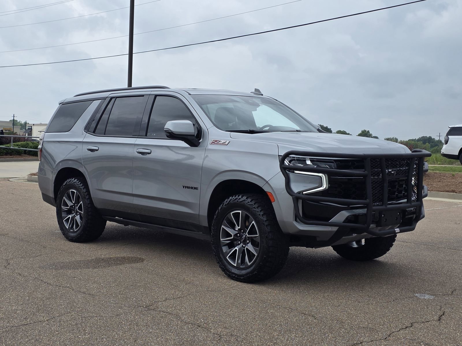 Used 2024 Chevrolet Tahoe Z71 w/ Luxury Package AWD/4WD image 3