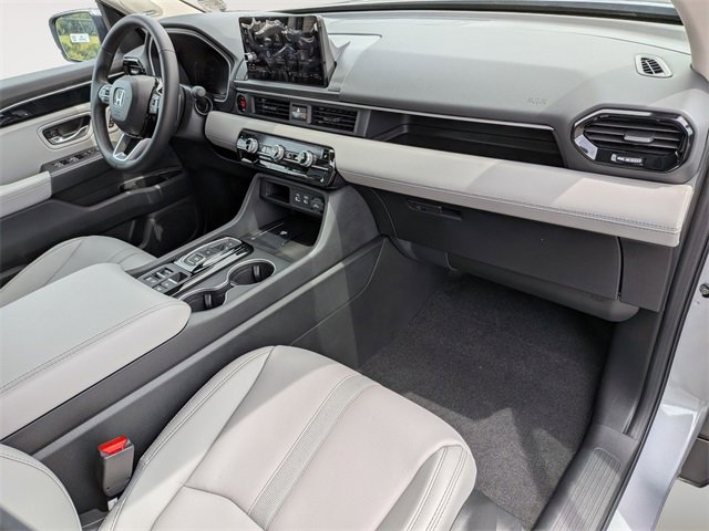 New 2025 Honda Pilot Touring image 31