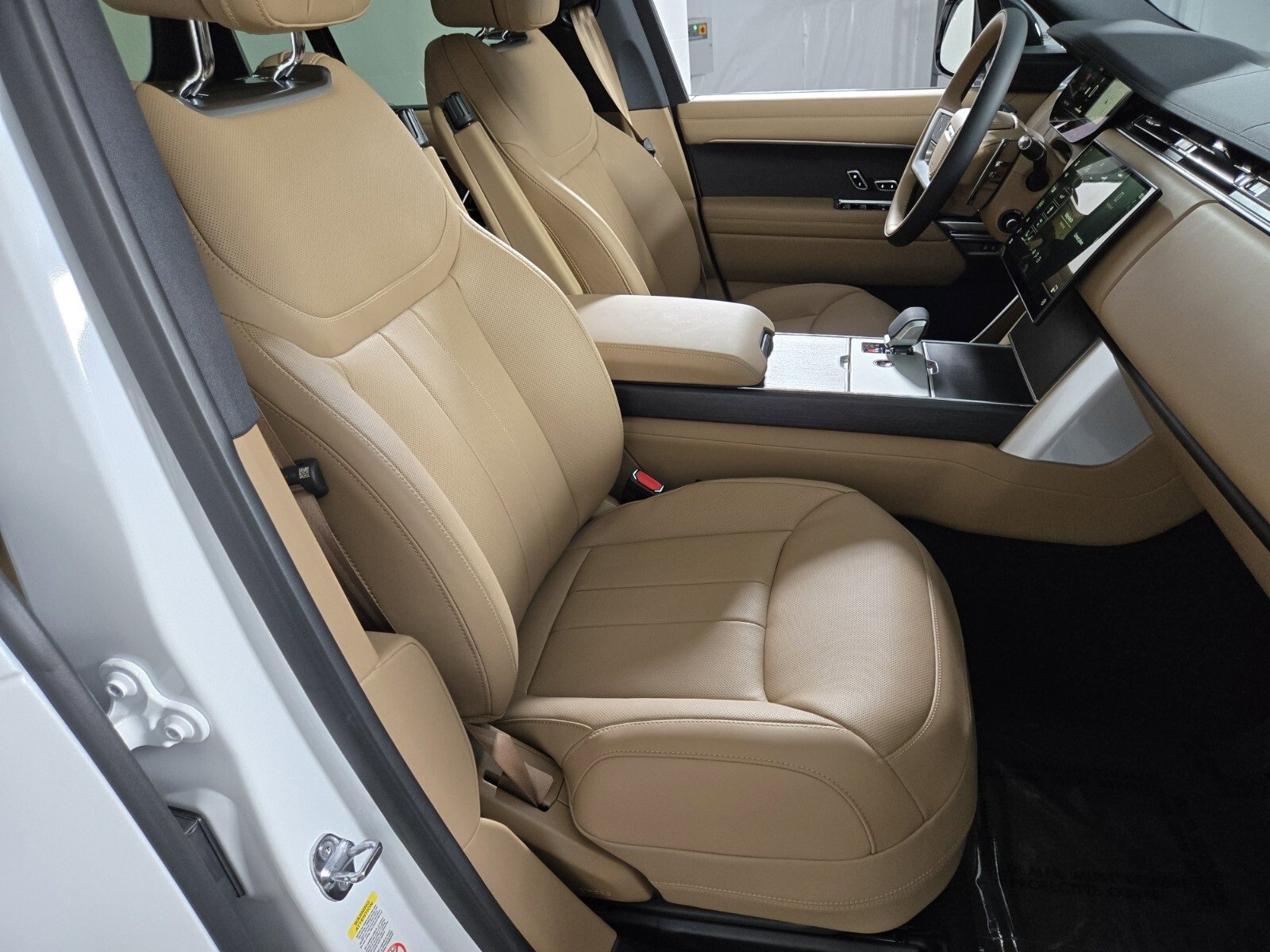 New 2025 Land Rover Range Rover SE image 3