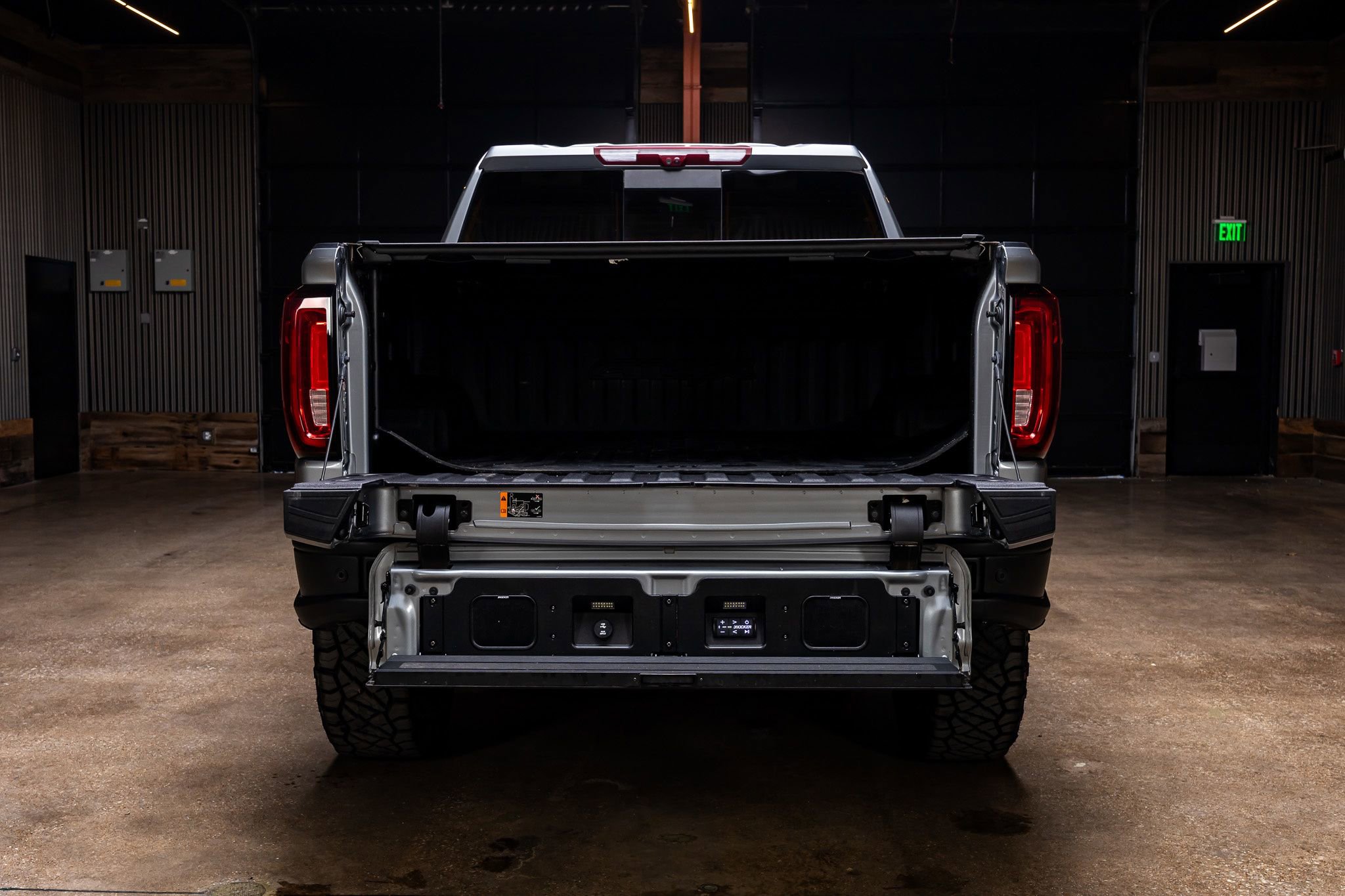 Used 2024 GMC Sierra 1500 AT4X w/ AT4X AEV Edition image 9