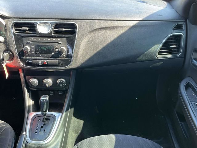 Used 2013 Chrysler 200 Touring w/ S Exterior Appearance Pkg FWD image 18
