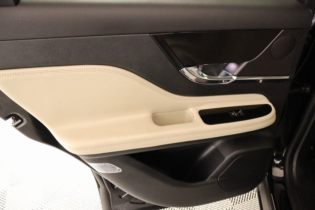 Certified 2025 Lincoln Corsair Reserve image 17