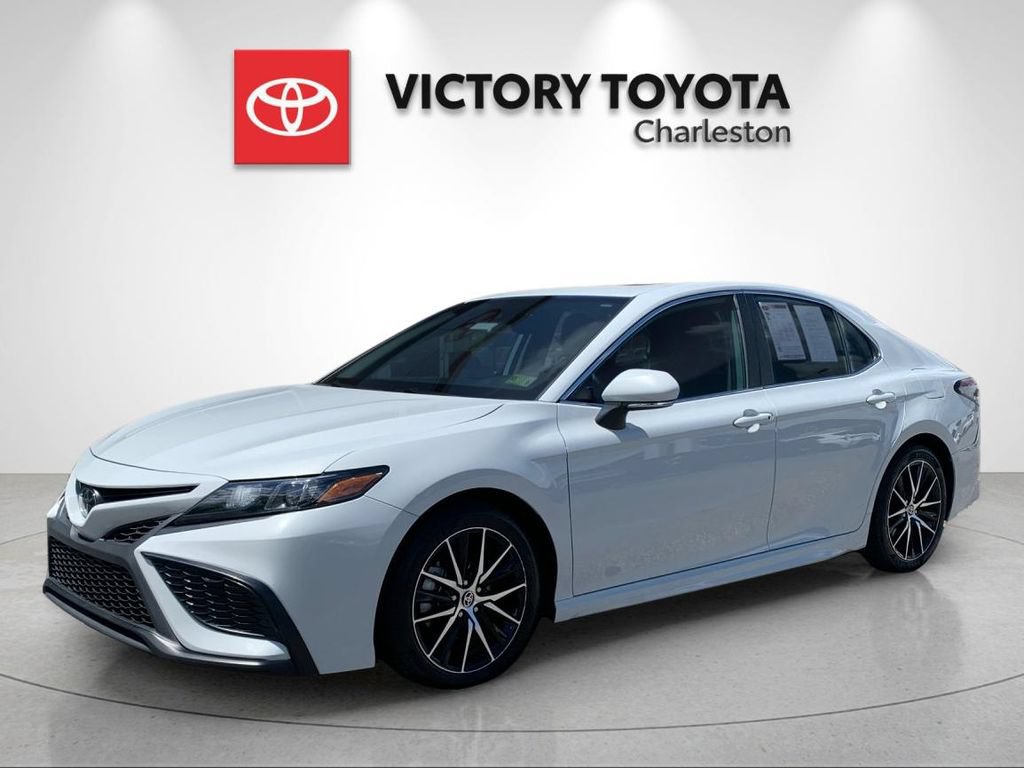 Used 2022 Toyota Camry SE w/ Cold Weather Package