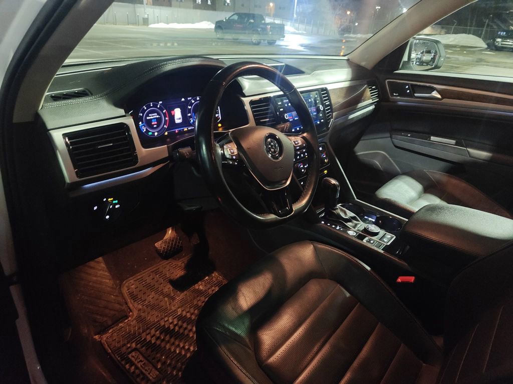 Used 2020 Volkswagen Atlas SEL R-Line image 8