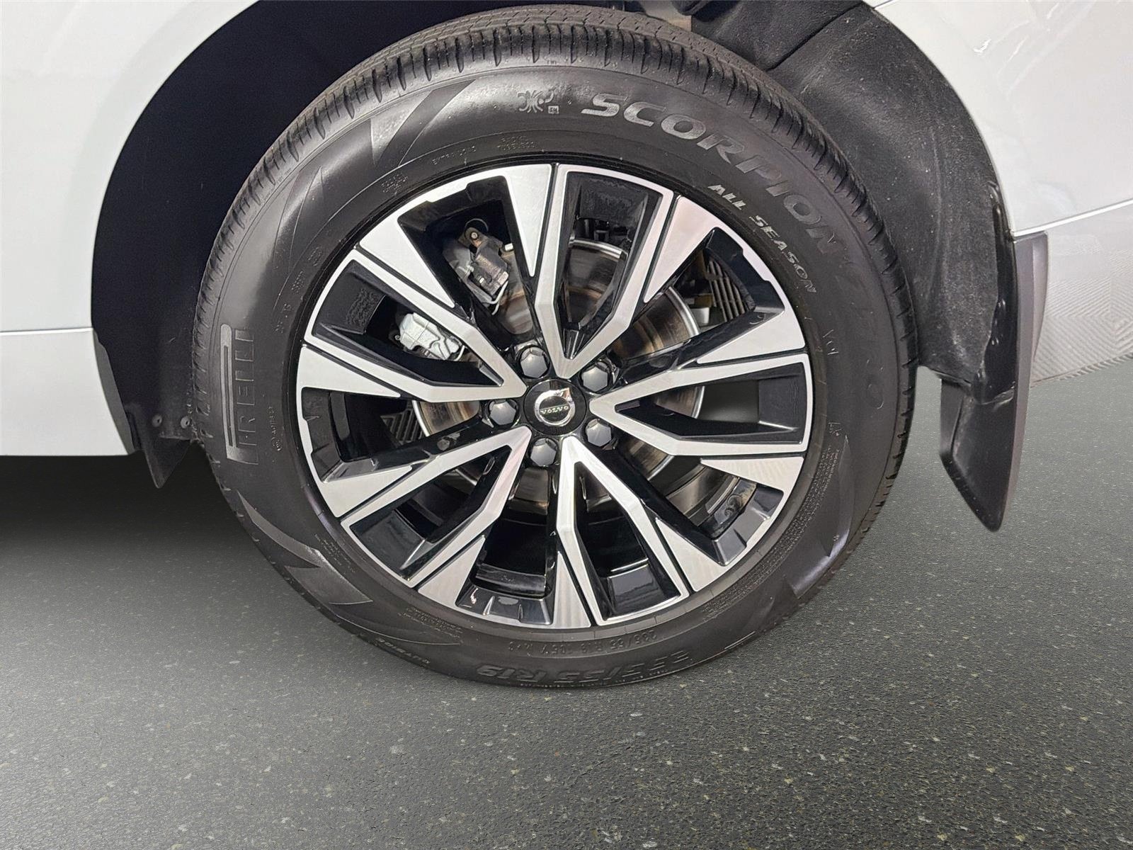 Used 2024 Volvo XC60 B5 Plus AWD/4WD image 29