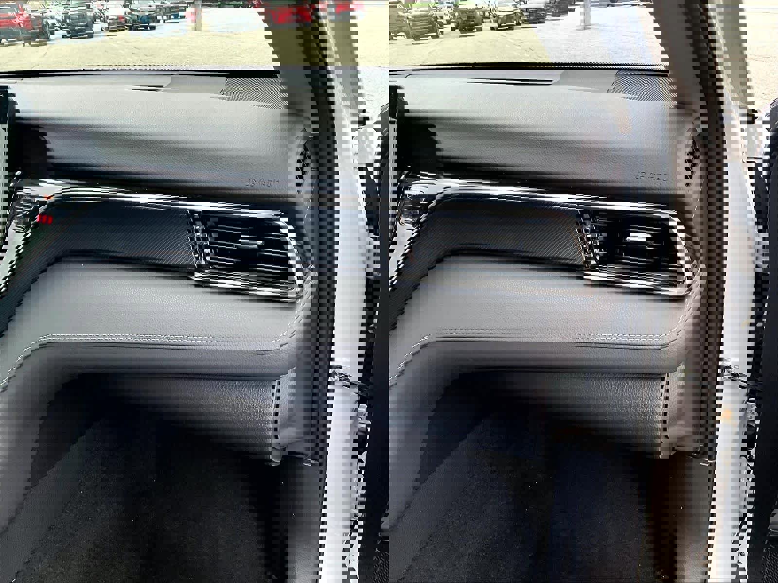 Used 2022 Toyota Camry SE w/ Carpet Mat Package (TMS) AWD/4WD image 13