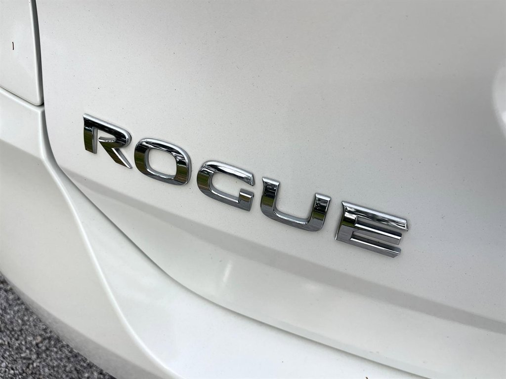 Used 2017 Nissan Rogue SV w/ SV Premium Package image 13