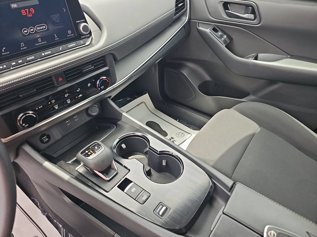 Used 2025 Nissan Rogue S FWD image 24