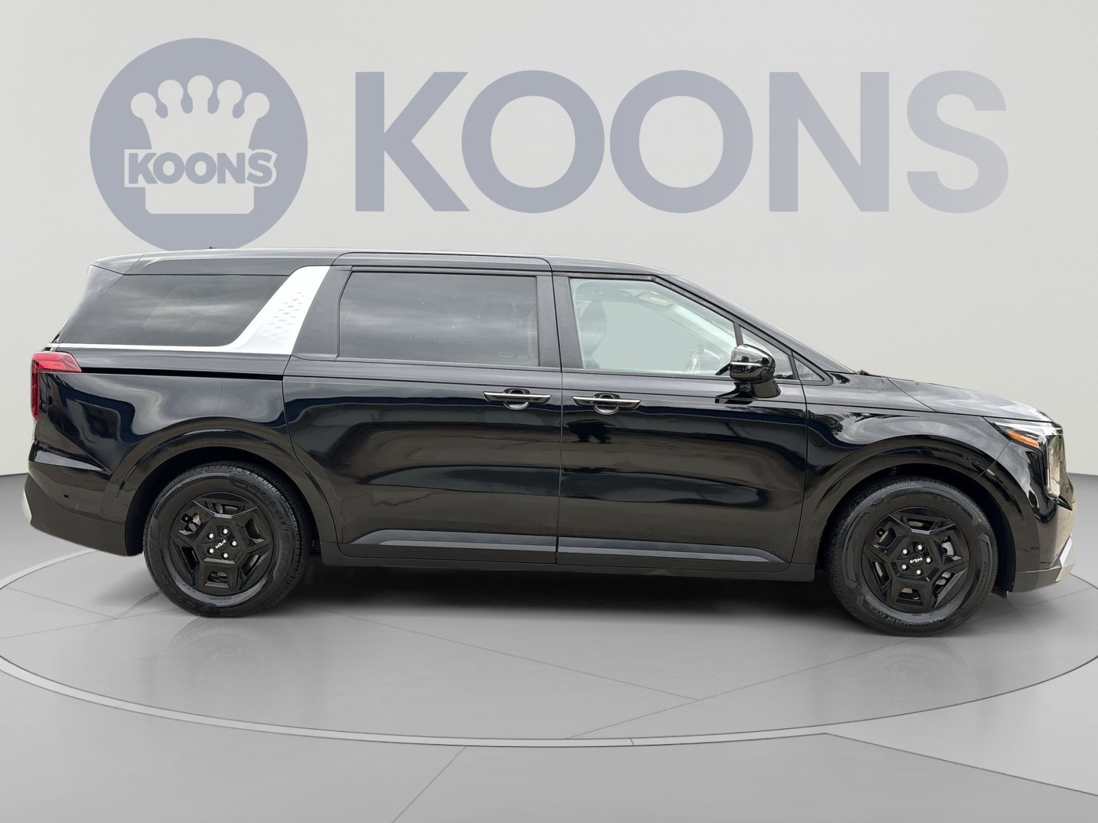 Used 2025 Kia Carnival FWD image 8