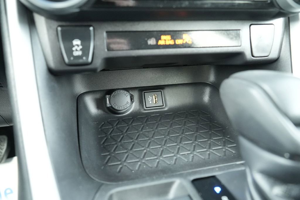 Used 2024 Toyota RAV4 LE image 33