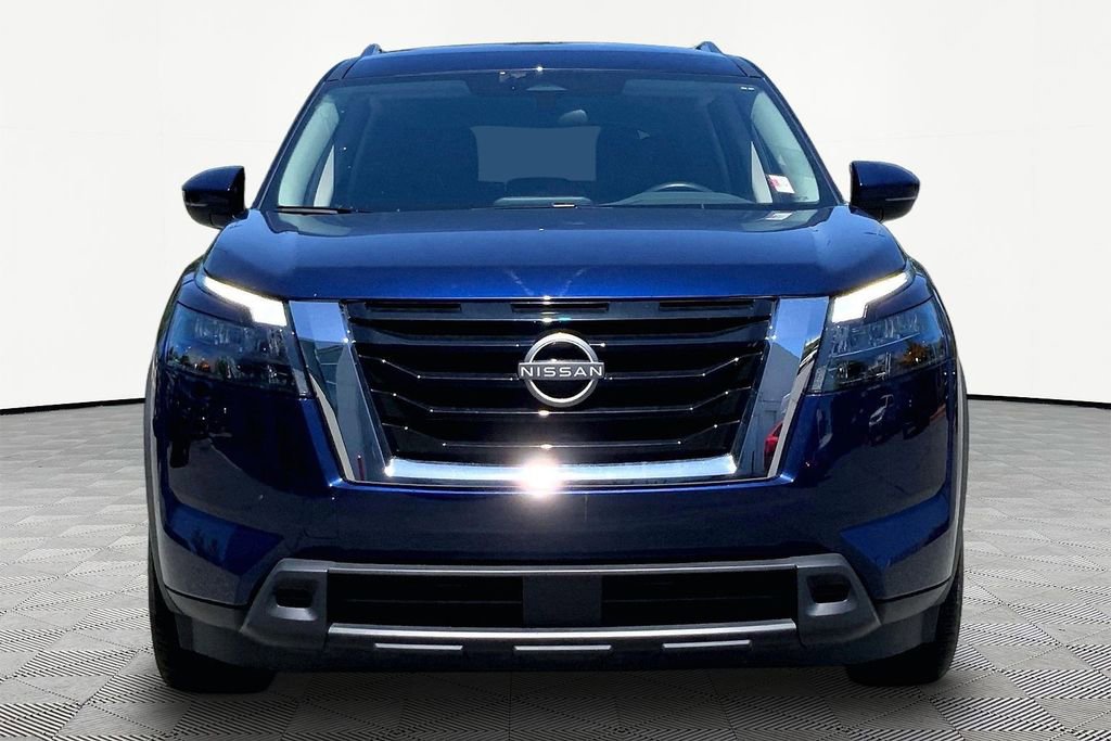 Used 2025 Nissan Pathfinder SV AWD/4WD image 2