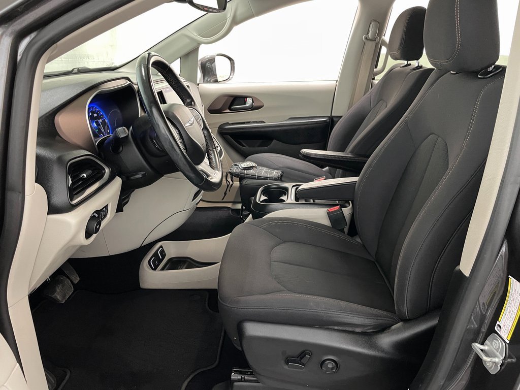 Used 2019 Chrysler Pacifica Touring Plus w/ Advanced Safetytec Group image 8