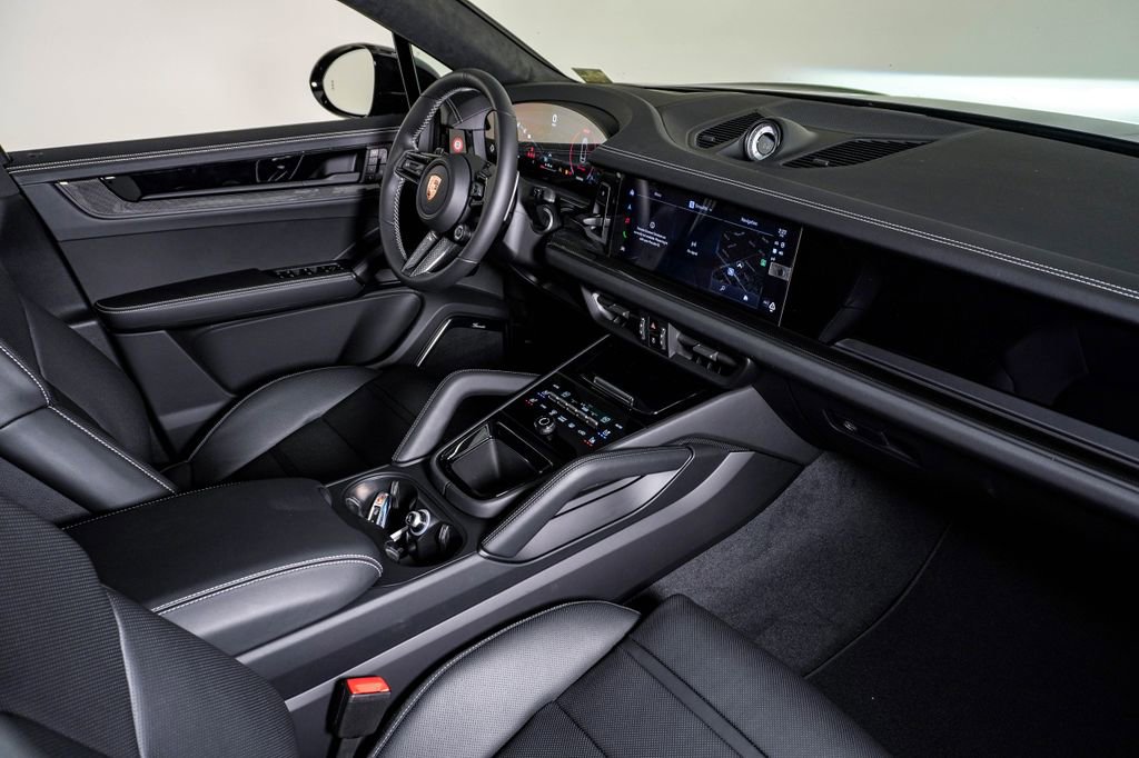New 2026 Porsche Cayenne GTS AWD/4WD image 14