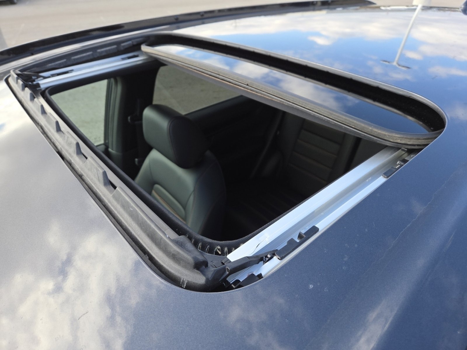 Used 2025 Honda CR-V Sport-L image 4