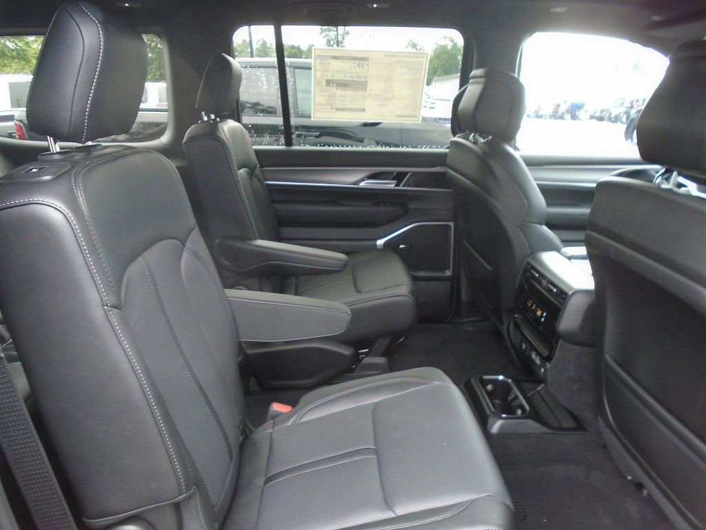 New 2024 Jeep Wagoneer Series II image 10