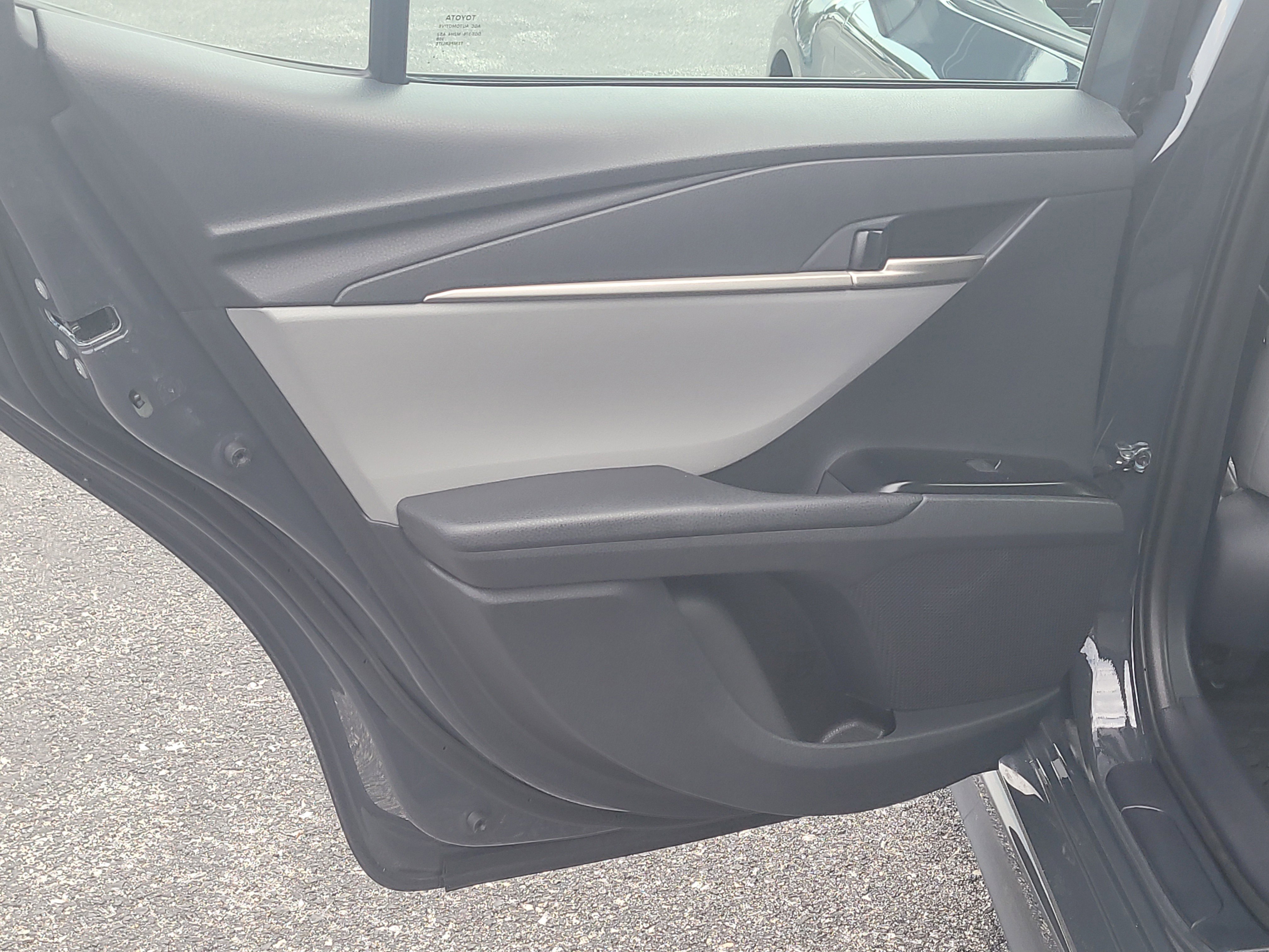 Used 2025 Toyota Camry SE image 11