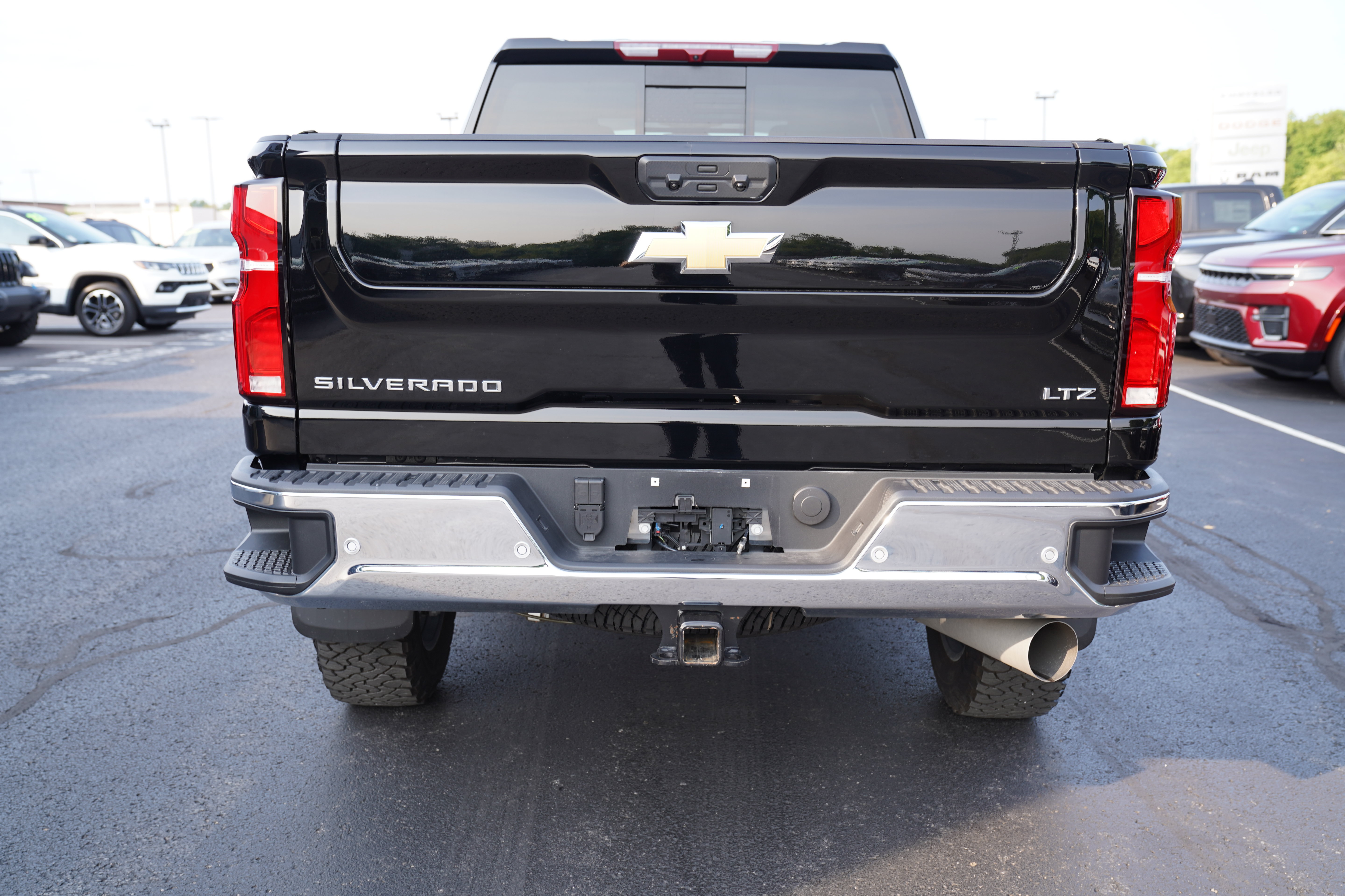 Used 2025 Chevrolet Silverado 3500 LTZ w/ LTZ Convenience Package AWD/4WD image 7