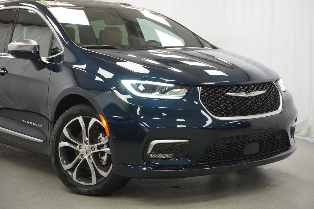 Used 2024 Chrysler Pacifica Pinnacle video 3