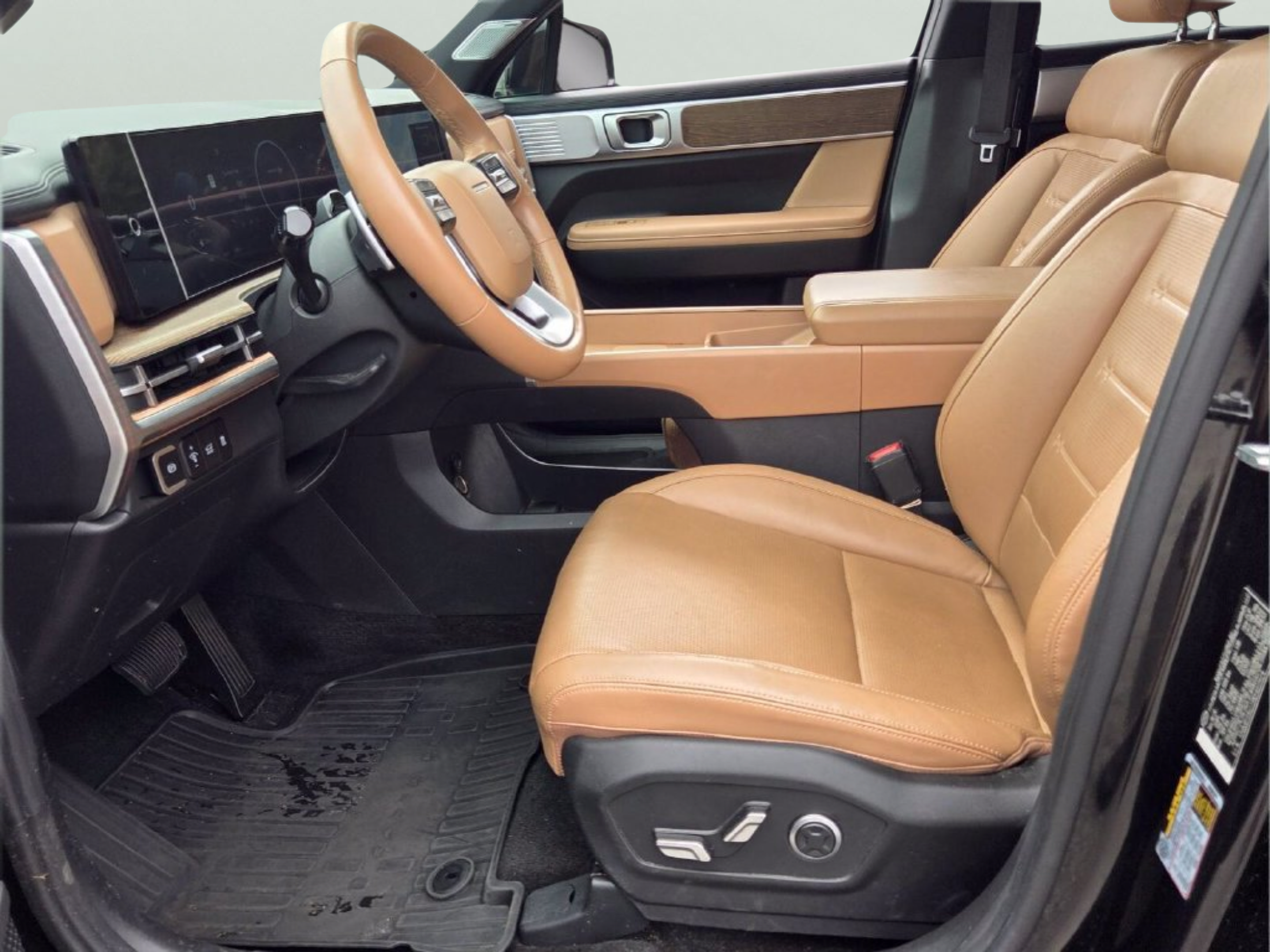 Used 2024 Hyundai Santa Fe Limited FWD image 9