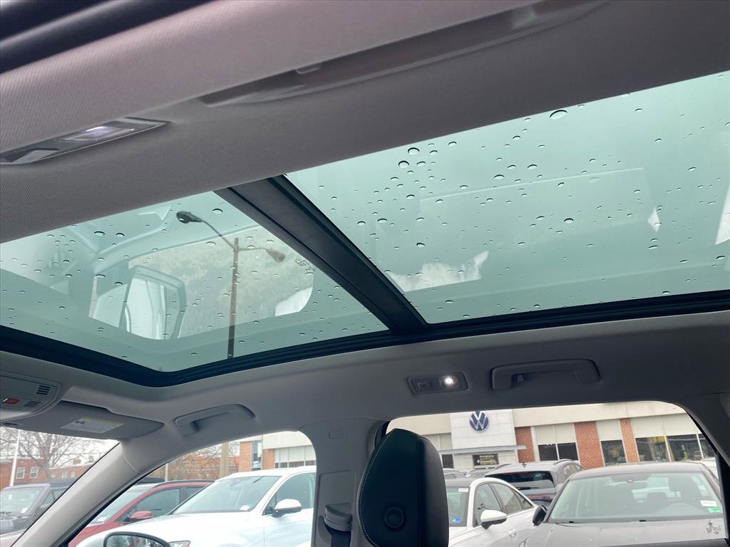 Used 2023 Volkswagen Taos SE w/ Panoramic Sunroof Package image 21
