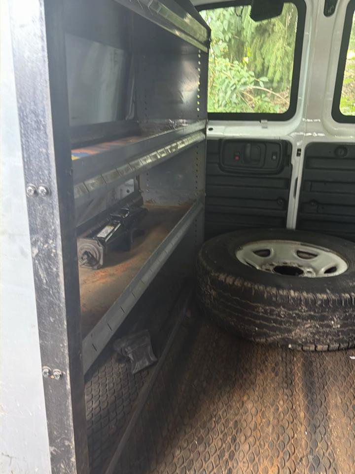Used 2008 Chevrolet Express 3500 RWD image 19