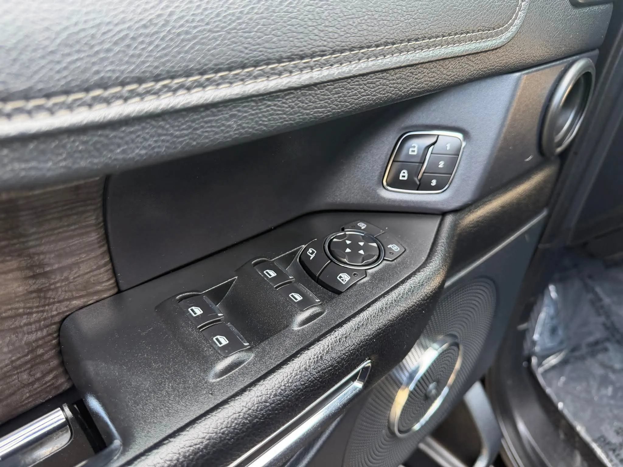 Used 2019 Ford Expedition Max Limited RWD image 13