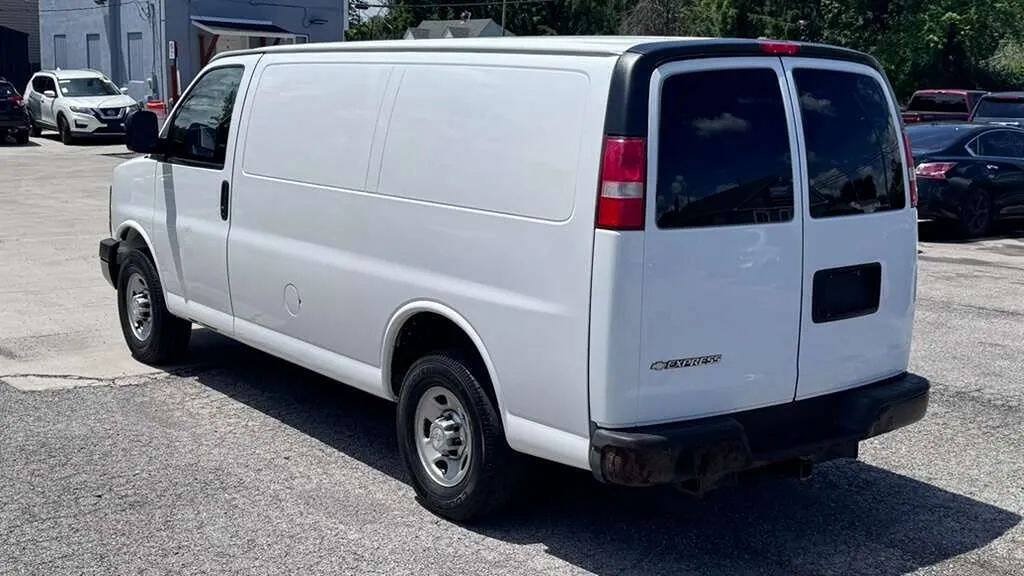 Used 2016 Chevrolet Express 2500 RWD image 4