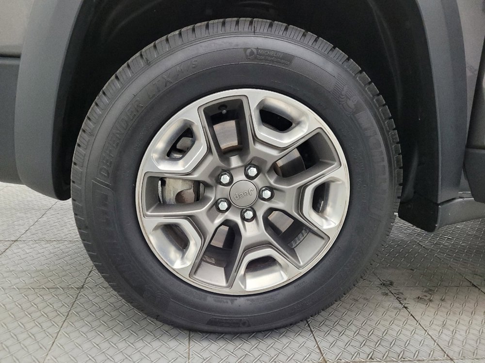 Used 2019 Jeep Cherokee Trailhawk image 31