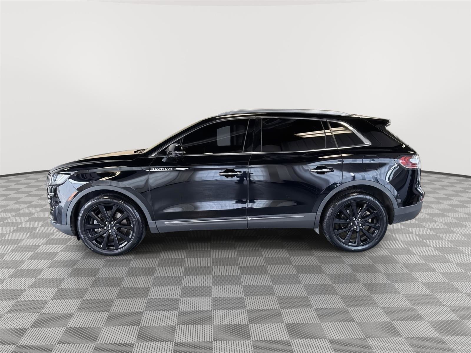 Used 2020 Lincoln Nautilus Reserve w/ Monochromatic Package image 2